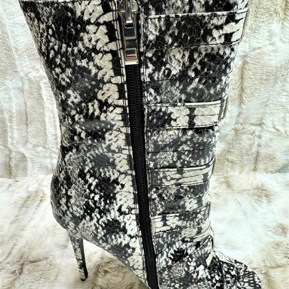 Nelly Bernal Black & White Snake 5 Buckle 4.75 Heel Ankle Boot - Picture 6 of 9